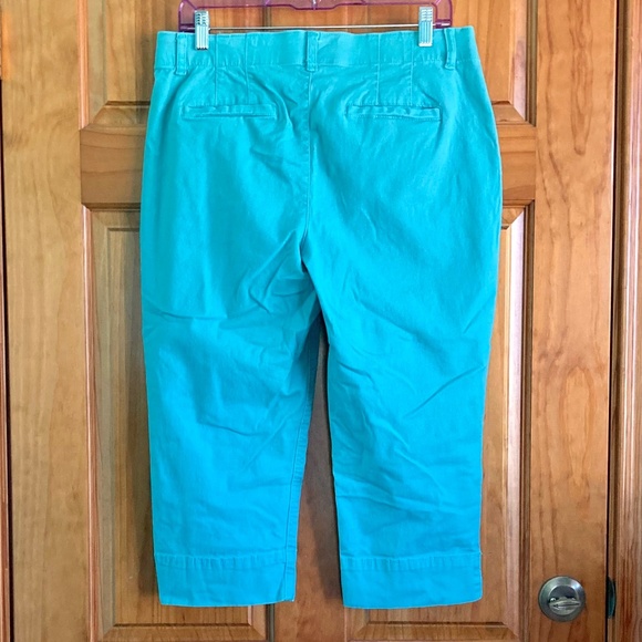 Women’s size 10 Gloria Vanderbilt gently used blue capri pants with elastic - Picture 2 of 6